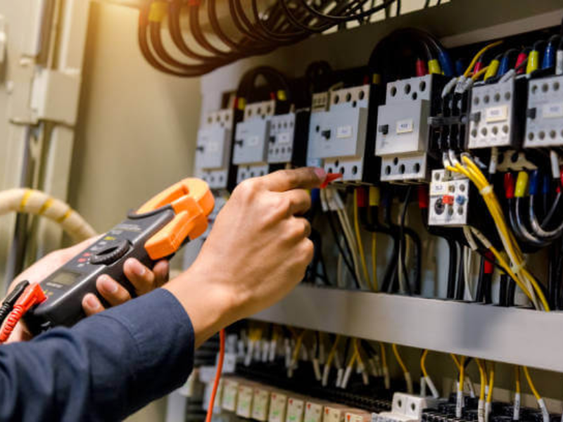 Những dấu hiệu cảnh báo tủ điện hạ thế cần bảo trì ngay