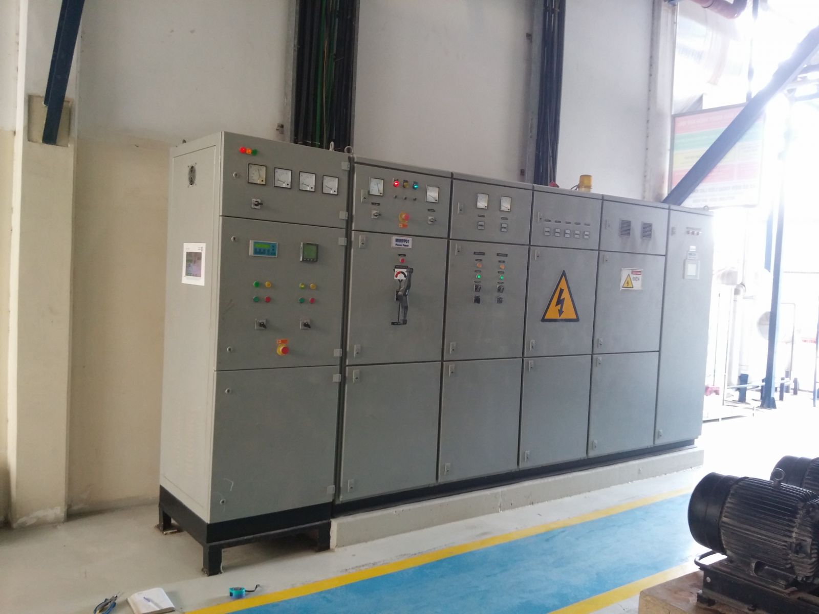 Sự khác nhau giữa tủ điện điều khiển và tủ điện phân phối