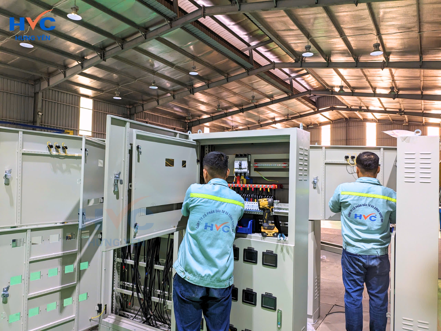 HVC Hưng Yên đẩy mạnh sản xuất tủ điện, thang máng cáp cho dự án Phenikaa Tower Hòa Lạc