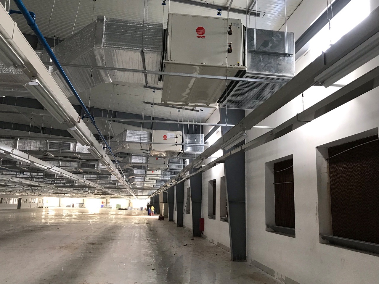 Lắp đặt ống gió trường học