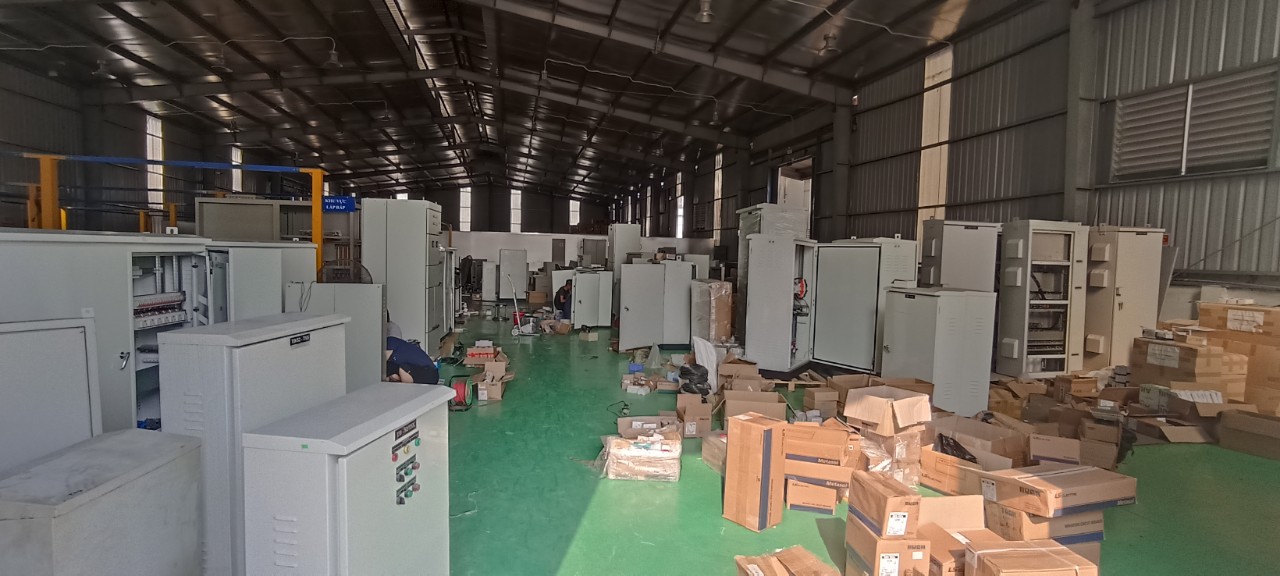 hàng sản xuất tủ điện tại nhà máy hvc hưng yên